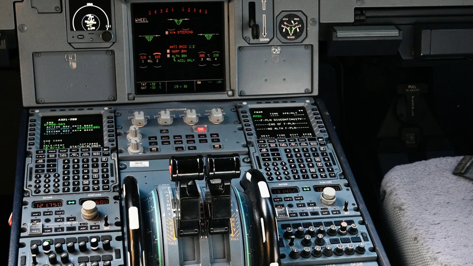 SimViz Labs FMS simulator cockpit